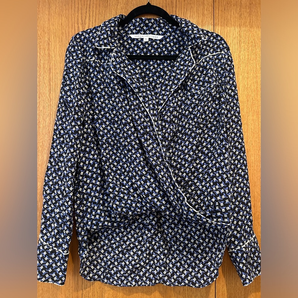 Veronica Beard Worth Silk Blouse Size 6 Floral Black Blue Flowy V-neck Faux Wrap